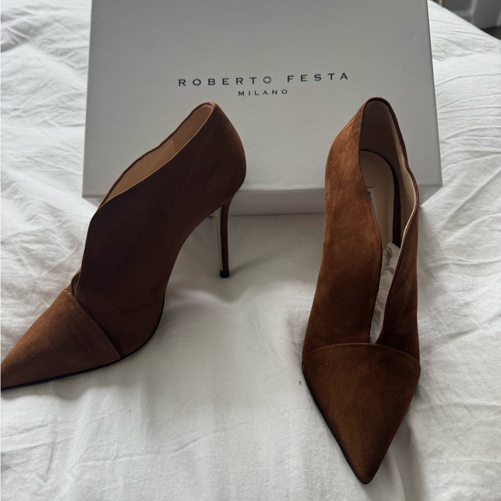 Brown Stiletto Heels with V-Cut Vamp